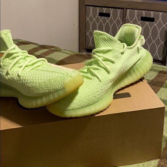 Yeezy 350 - Picture 3 of 5